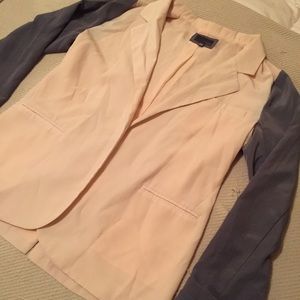 Oversized light pink blazer with grey sleeves